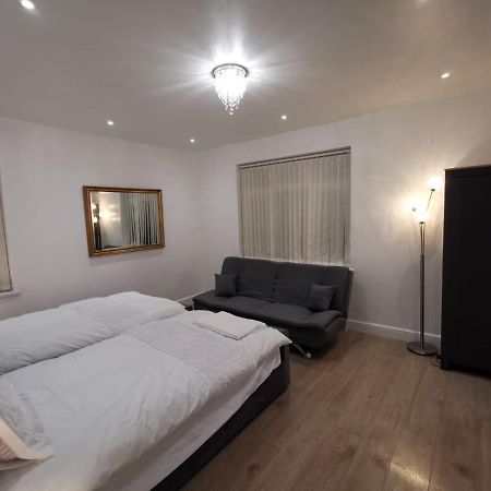Three Bedroom Modern Apartment By Luton Airport And Luton Station Luton (Bedfordshire) Exterior foto