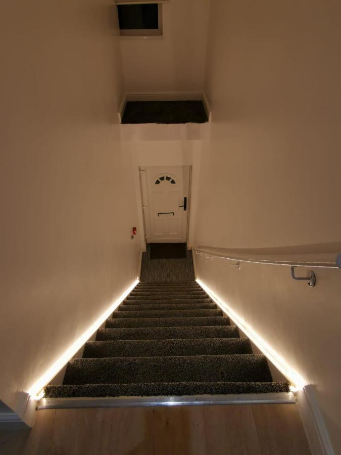Three Bedroom Modern Apartment By Luton Airport And Luton Station Luton (Bedfordshire) Exterior foto