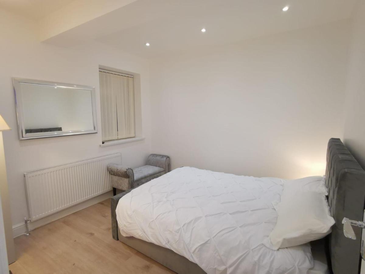 Three Bedroom Modern Apartment By Luton Airport And Luton Station Luton (Bedfordshire) Exterior foto