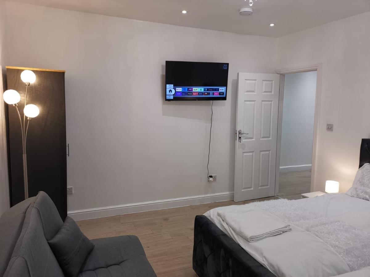 Three Bedroom Modern Apartment By Luton Airport And Luton Station Luton (Bedfordshire) Exterior foto