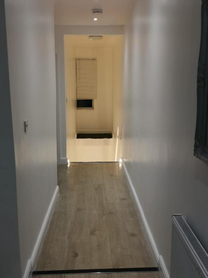Three Bedroom Modern Apartment By Luton Airport And Luton Station Luton (Bedfordshire) Exterior foto