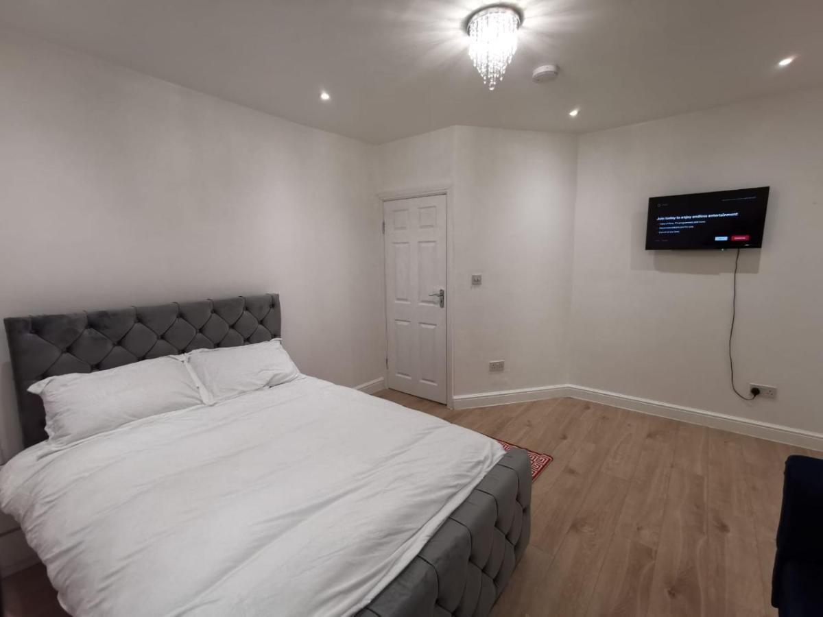 Three Bedroom Modern Apartment By Luton Airport And Luton Station Luton (Bedfordshire) Exterior foto