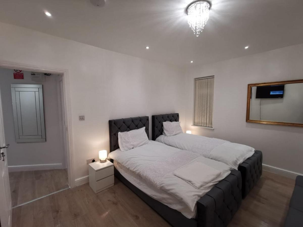 Three Bedroom Modern Apartment By Luton Airport And Luton Station Luton (Bedfordshire) Exterior foto