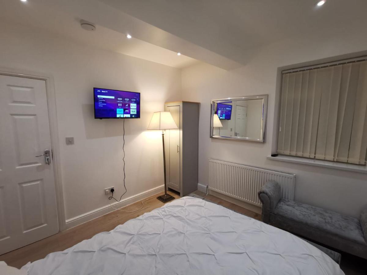 Three Bedroom Modern Apartment By Luton Airport And Luton Station Luton (Bedfordshire) Exterior foto