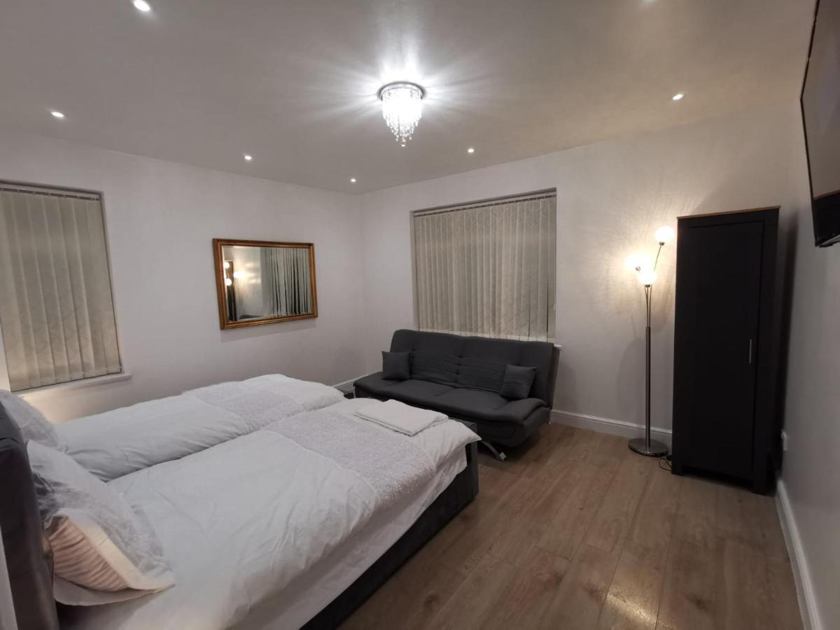 Three Bedroom Modern Apartment By Luton Airport And Luton Station Luton (Bedfordshire) Exterior foto