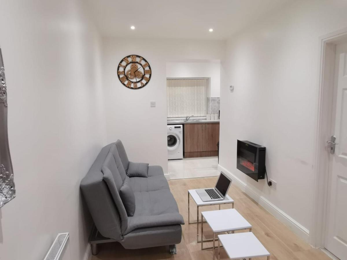 Three Bedroom Modern Apartment By Luton Airport And Luton Station Luton (Bedfordshire) Exterior foto