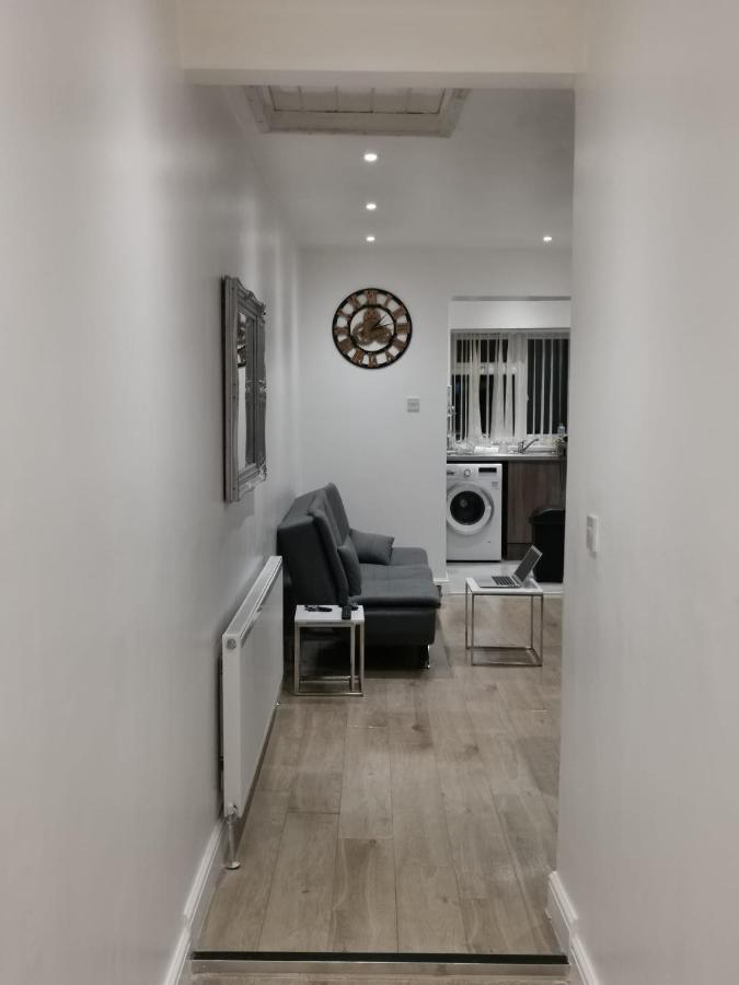 Three Bedroom Modern Apartment By Luton Airport And Luton Station Luton (Bedfordshire) Exterior foto