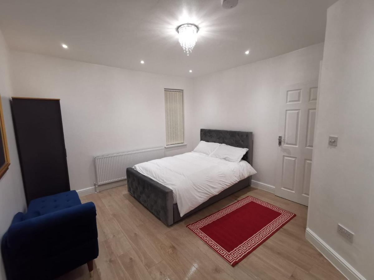 Three Bedroom Modern Apartment By Luton Airport And Luton Station Luton (Bedfordshire) Exterior foto